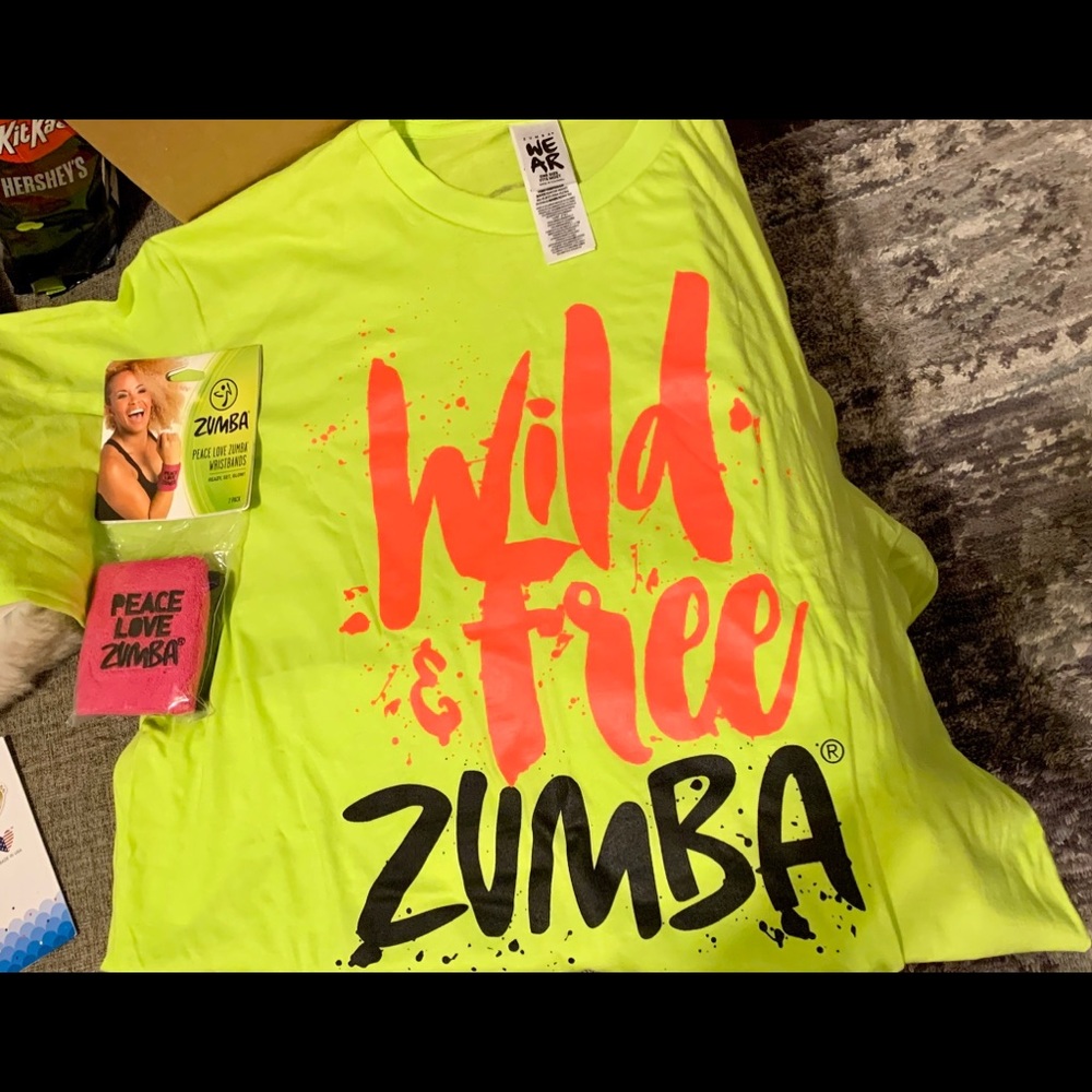 Zumba wear wristbands and T-shirt OSFM NWOT